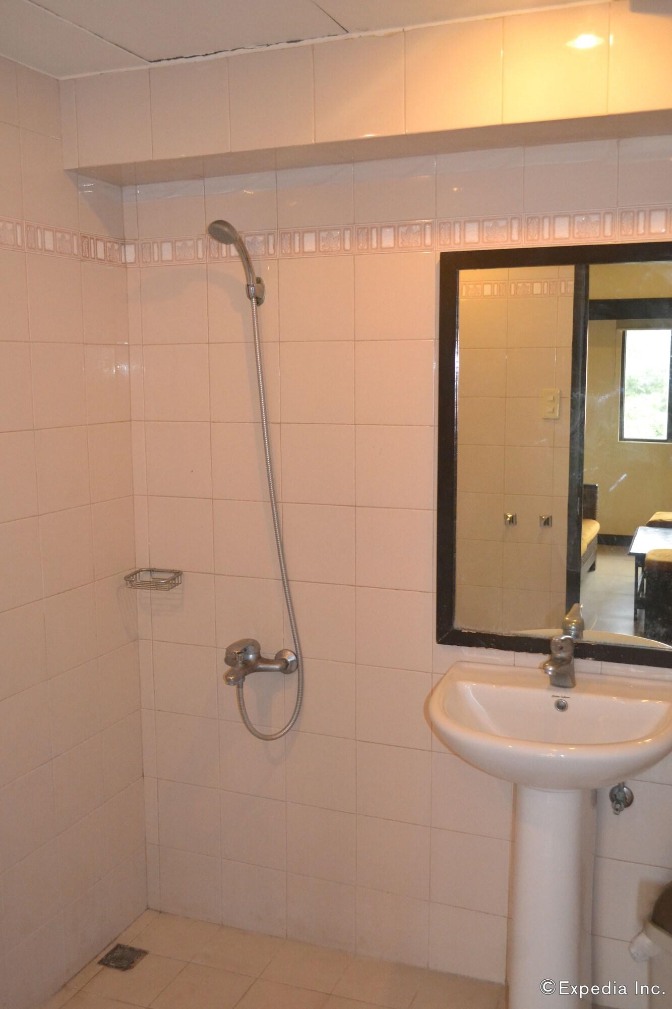Lancaster Hotel Cebu 막탄 외부 사진