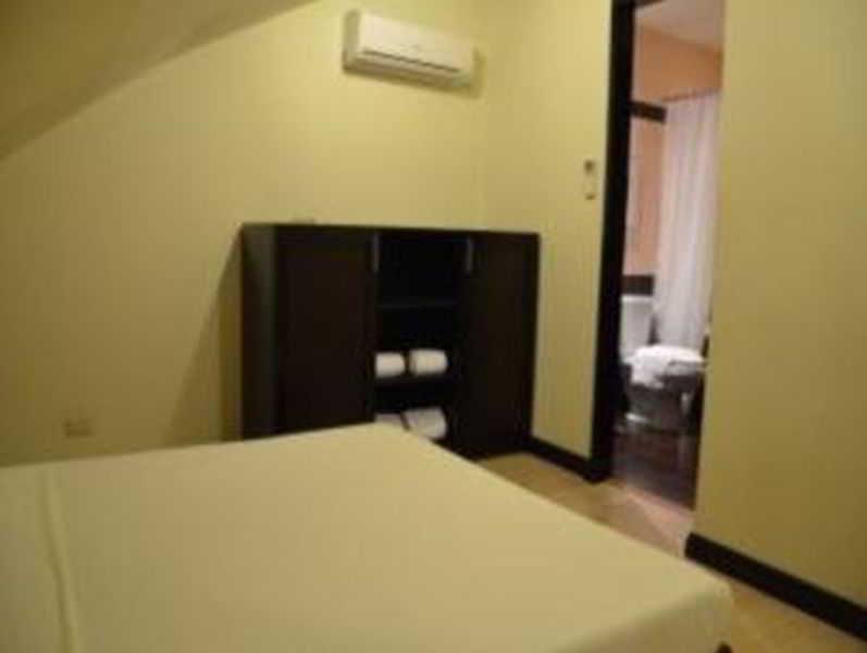 Lancaster Hotel Cebu 막탄 외부 사진