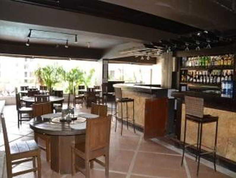 Lancaster Hotel Cebu 막탄 외부 사진